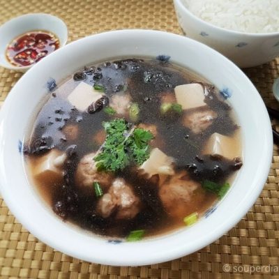 Chinese Seaweed Soup with Pork Balls and Tofu