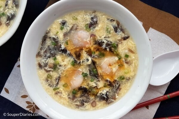 Simple egg drop soup recipe with seaweed