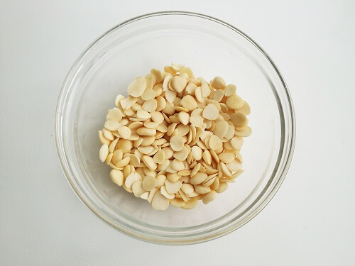 dried apricot kernels