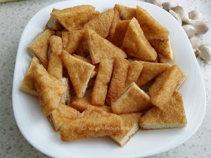 tau pok (fried beancurd puff)