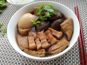 braised pork belly in soy sauce