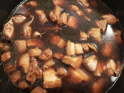 braised pork belly in soy sauce