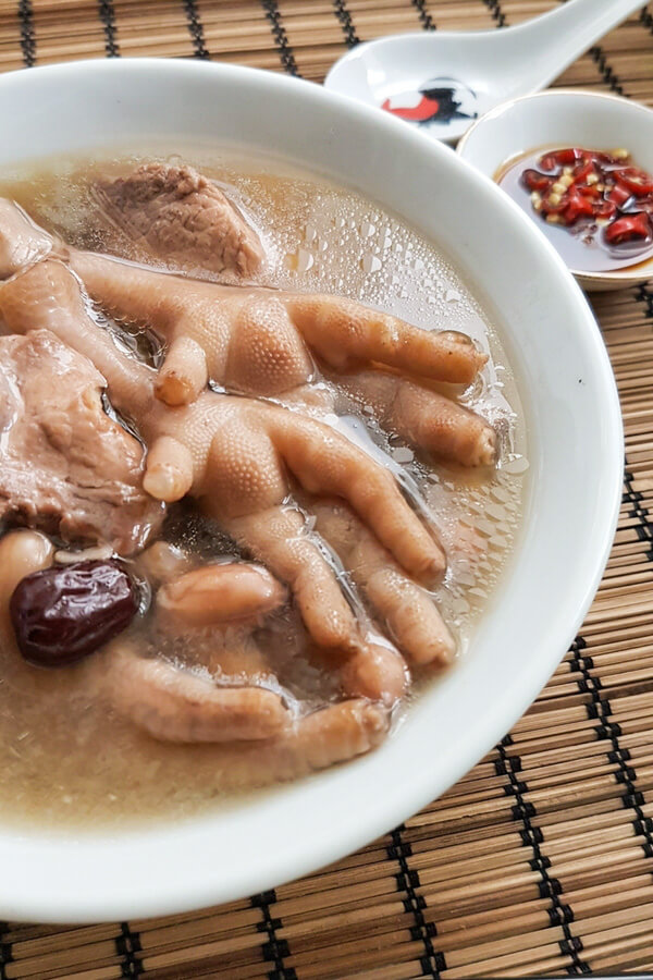 Chicken feet peanut soup