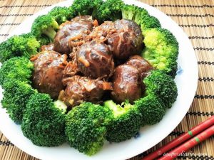 braised shiitake mushrooms with broccoli