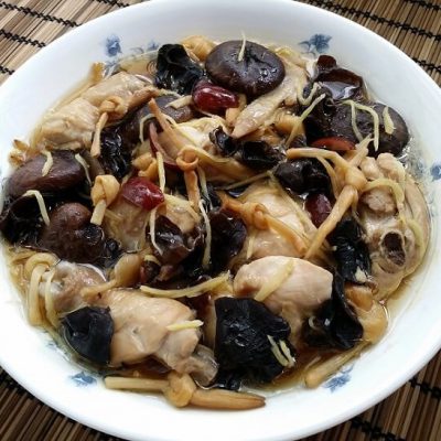 Steamed Chicken with Black Fungus
