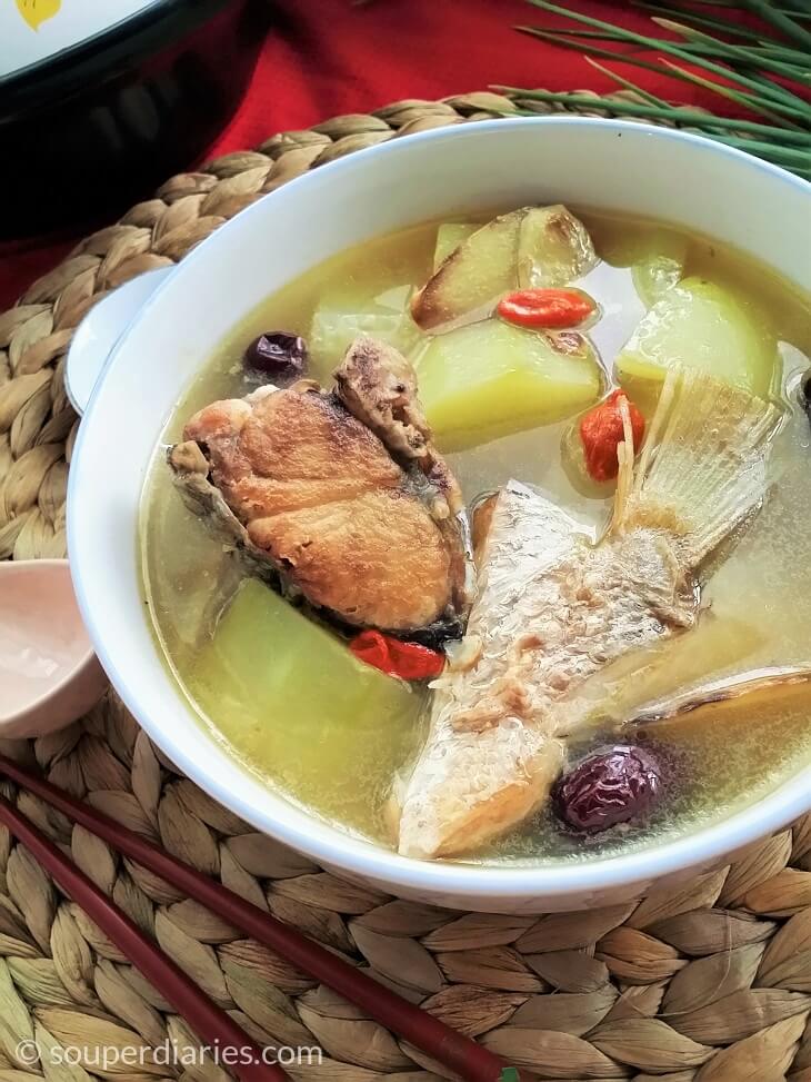 Green Papaya Fish Soup Recipe (青木瓜鱼汤) - Souper Diaries