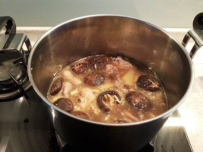 https://souperdiaries.com/wp-content/uploads/2016/07/thermal-cooker-on-the-stove.jpg