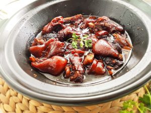 pig trotters with ginger and black vinegar