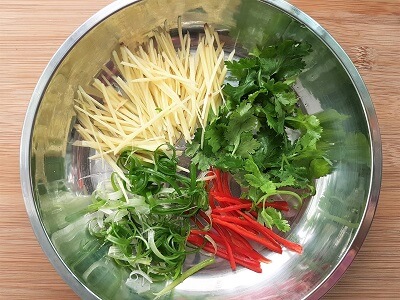 garnishes for Chinese steamed fish