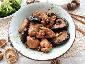 Braised chicken with mushrooms