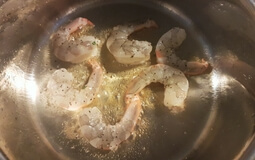 frying prawns