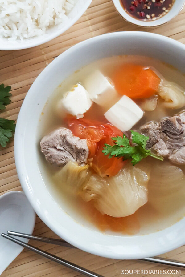 Salted vegetables soup with tofu and pork ribs