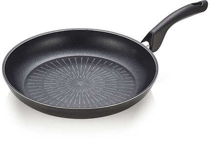 https://souperdiaries.com/wp-content/uploads/2017/10/Happycall-titanium-frying-pan.jpg