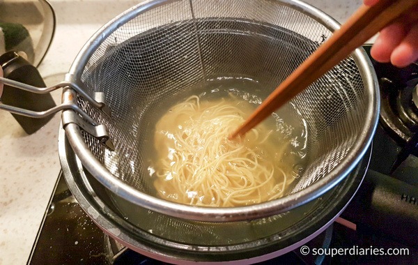 Cooking wonton noodles
