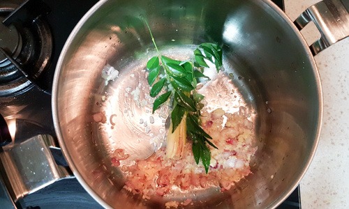 Frying aromatics in a thermal cooker