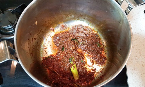 Cooking curry in a thermal cooker