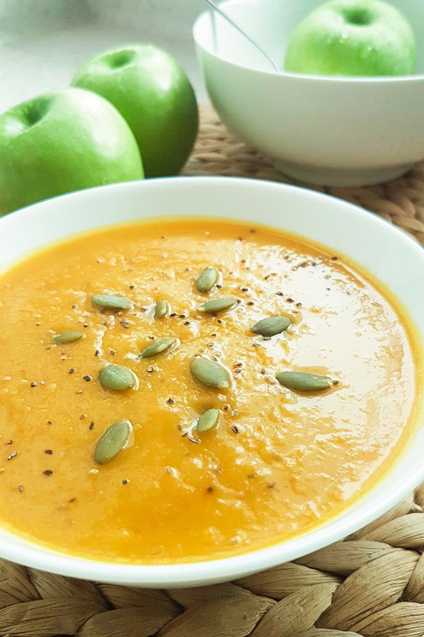 Roasted pumpkin apple soup