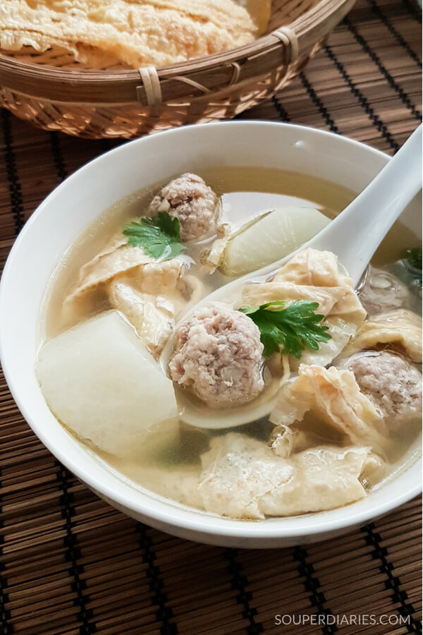 Chinese bean curd soup recipe with meatballs and daikon