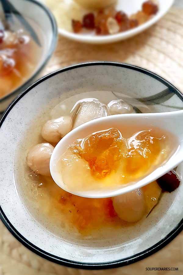 Peach gum dessert soup